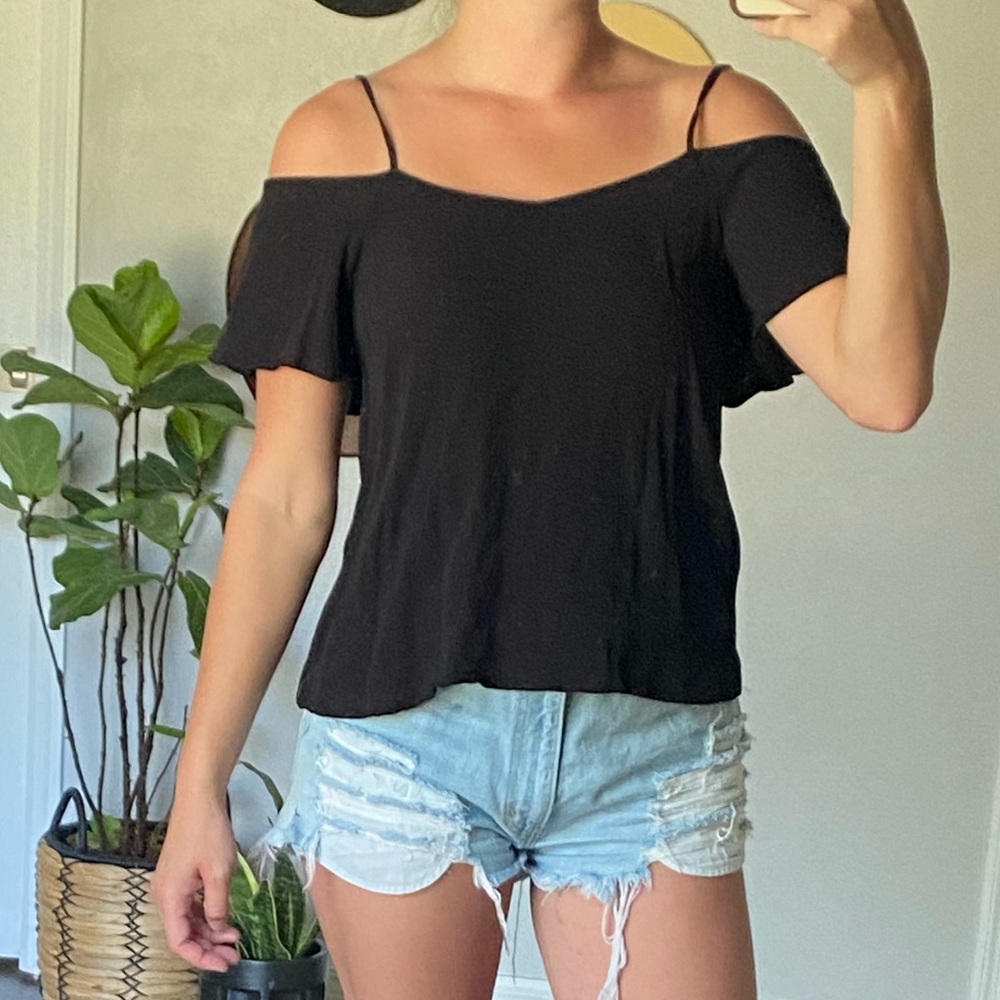 🌵Forever21 Off Shoulder Top🌵